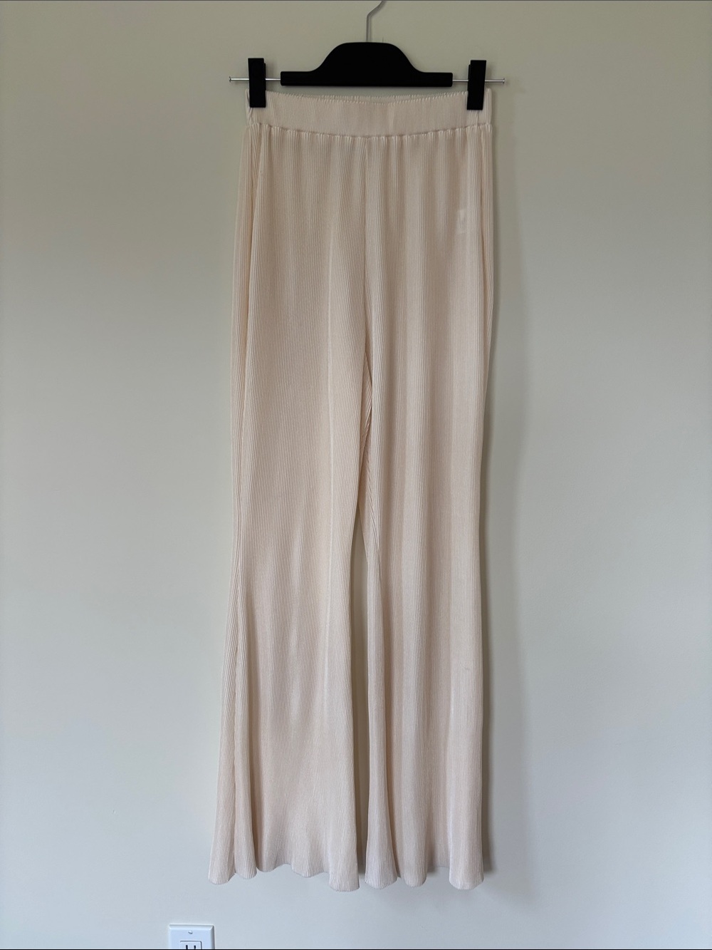 Hello Molly Women's Wide-Leg Mini- Pleated Pants in Light Cream S/4